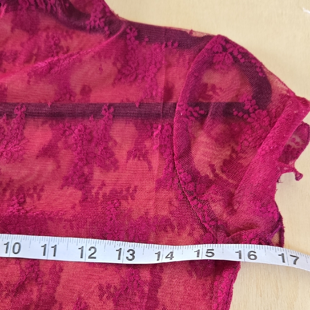 105 NWT Zenana Floral Lace See Through Layering Short Sleeve Top Sm Lg Cabernet - Picture 4 of 8